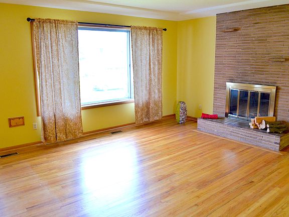 LIVING ROOM WITH FIRE PLACE