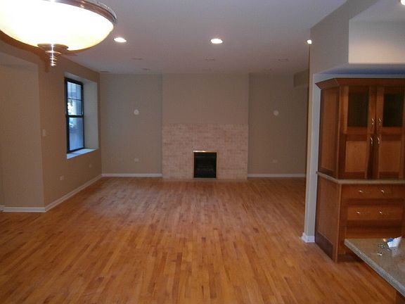 2nd image of 926 E Hyde Park Blvd Unit 1
