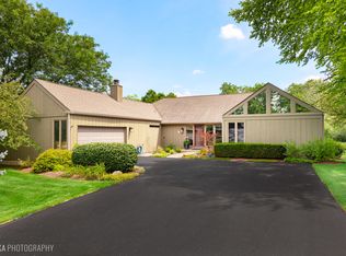 2920 Springbrook Rd, Crystal Lake, IL 60012