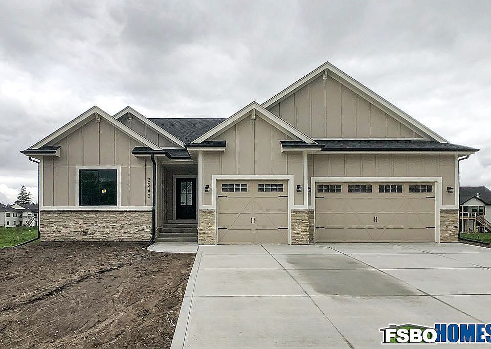 1st image of 2942 NE Brentwood Cir