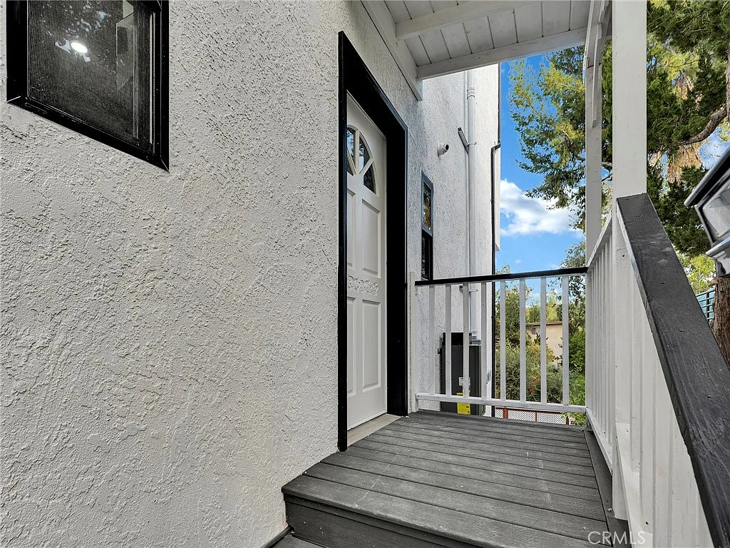 2 bed, 800 sqft, $2,590 — Photo 3