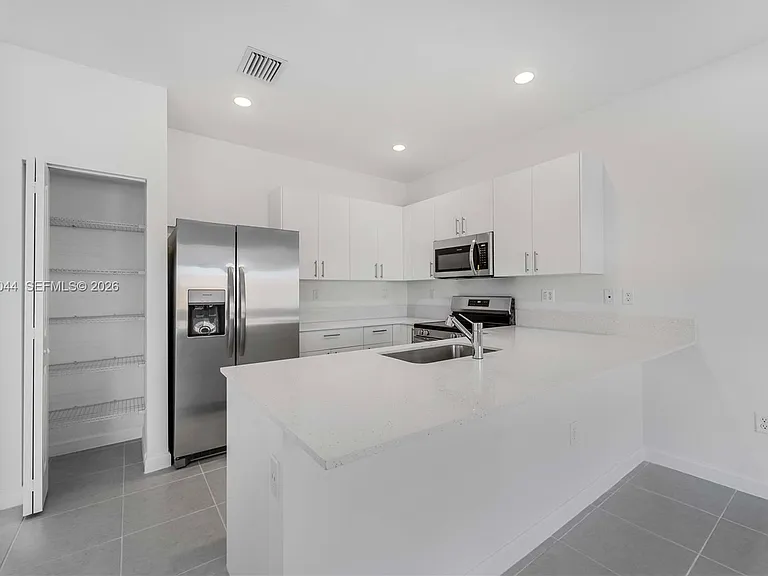 701 SE 13th Street Cir — Photo 8