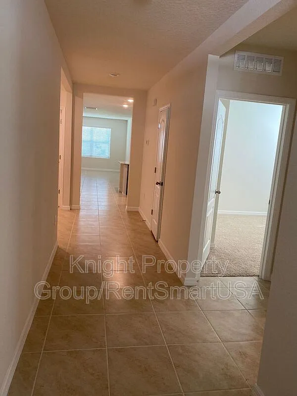 4 bed, 2.0 bath, 1828 sqft, $2,495 — Photo 3