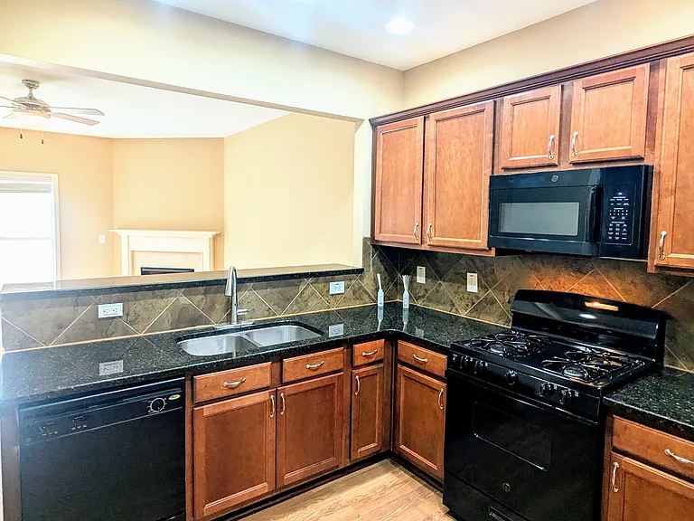 300 Knelston Oak Dr — Photo 3
