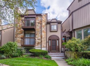 12 Delbarton Ct, Hackettstown, NJ