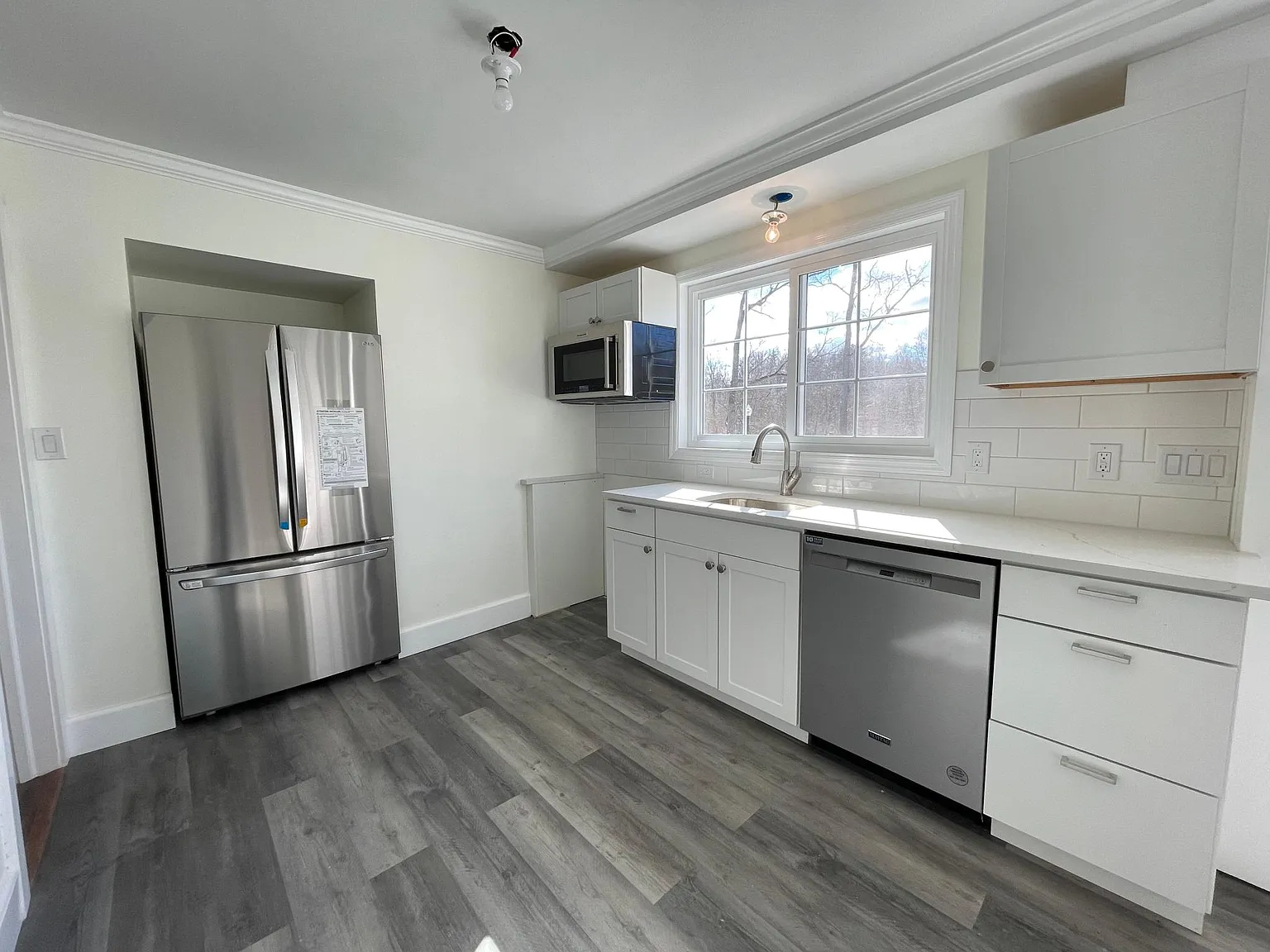 85 E Main St — Photo 4