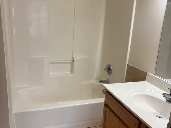1453 Park St #A, Bowling Green, KY 42101