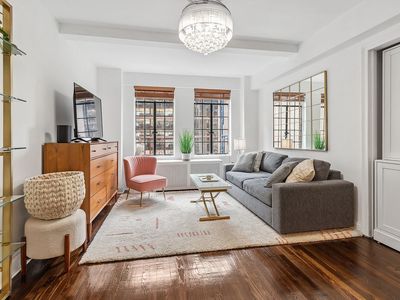 320 E 42nd St APT 907, Manhattan, NY, 10017