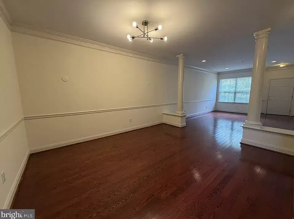 3 bed, 2.5 bath, 2298 sqft, $3,100 — Photo 2