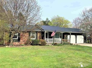 8832 Woodside Dr, Temperance, MI 48182