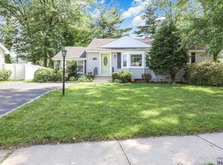 533 Ridgewood Rd, Township Of Washington, NJ 07676