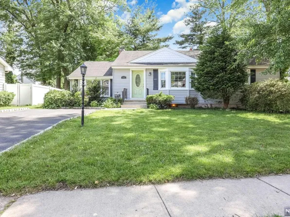 533 Ridgewood Rd, Township Of Washington, NJ 07676