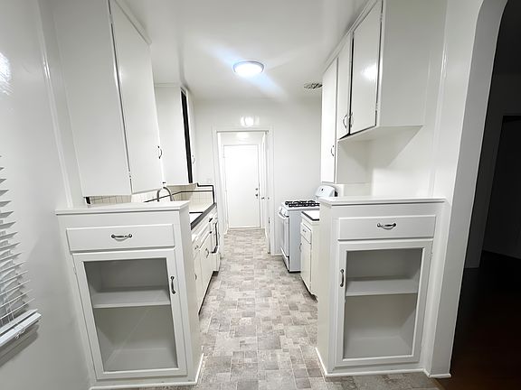 2nd image of 230 Avenue G #A