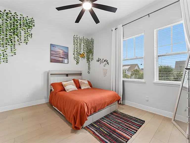 8033 Nemours Pkwy — Photo 25