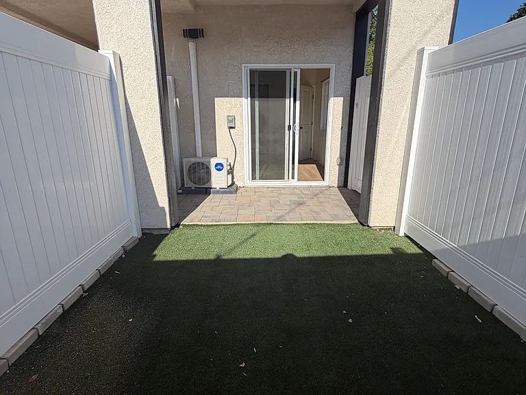 7543 Loma Verde Ave — Photo 10
