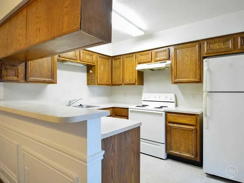 Oak Hollow Apartments — Photo 2