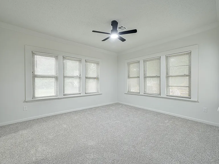 1017 NE 16th St — Photo 34