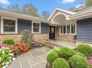 14 S Hollow Rd, Dix Hills, NY 11746