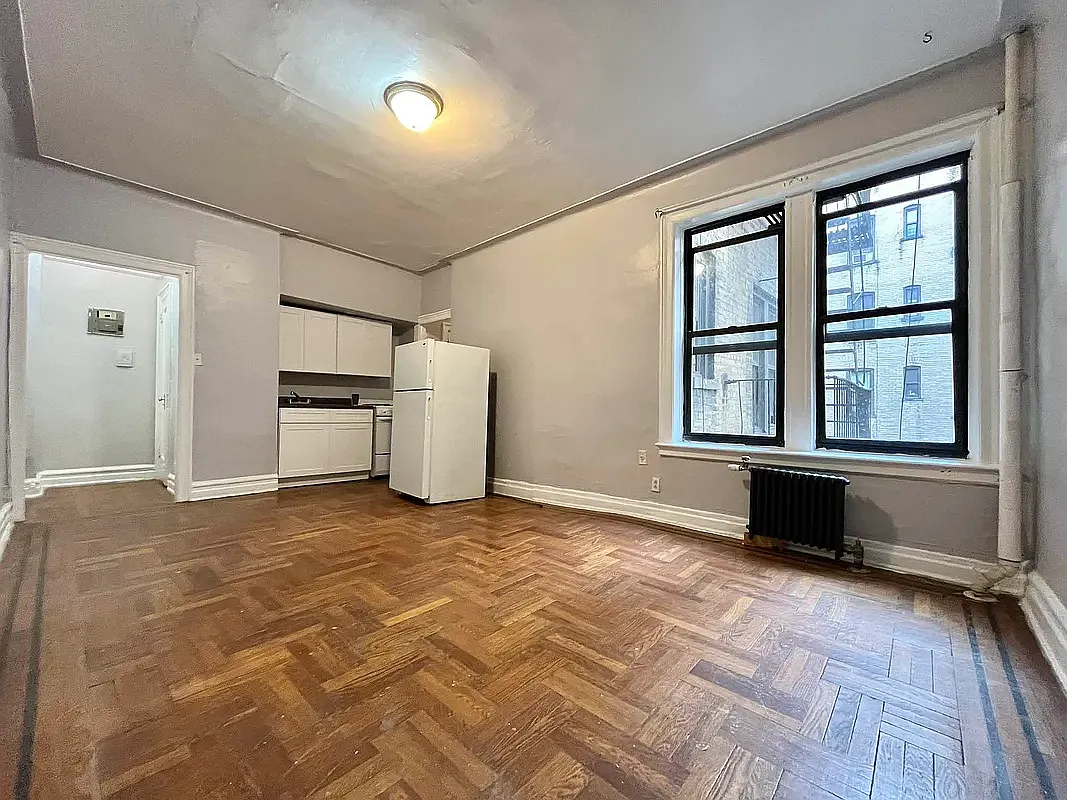 2121 Beekman Place — Photo 2