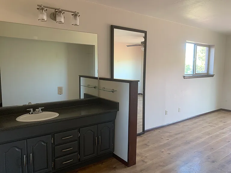 519 Trestle Ln #B — Photo 15