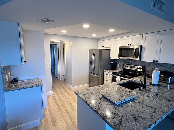 4th image of 1605 S Us Highway 1 APT A403