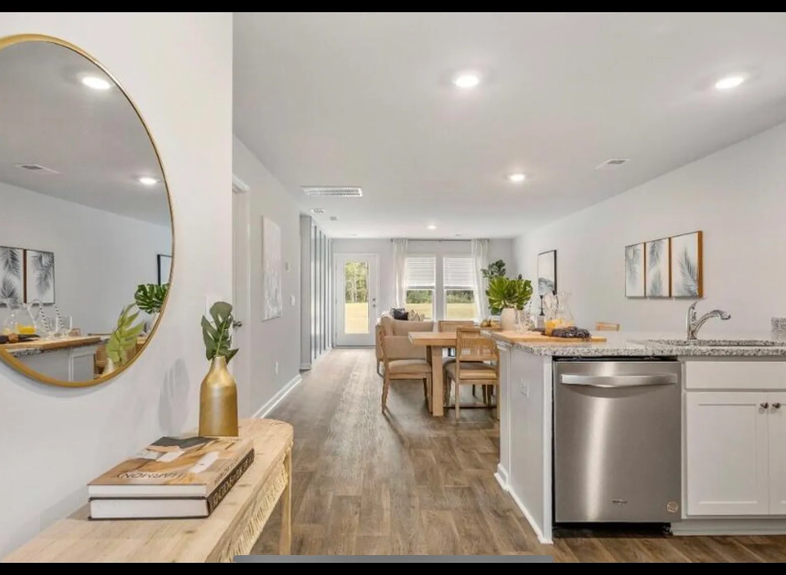 4 bed, 2.5 bath, 1763 sqft, $2,400 — Photo 2