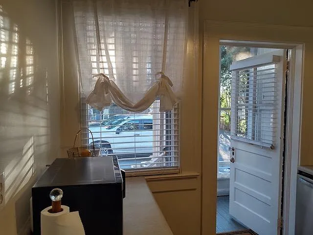 1 bed, 800 sqft, $1,800 — Photo 3