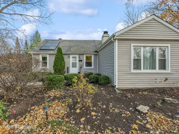 81 N Aldine St, Elgin, IL 60123