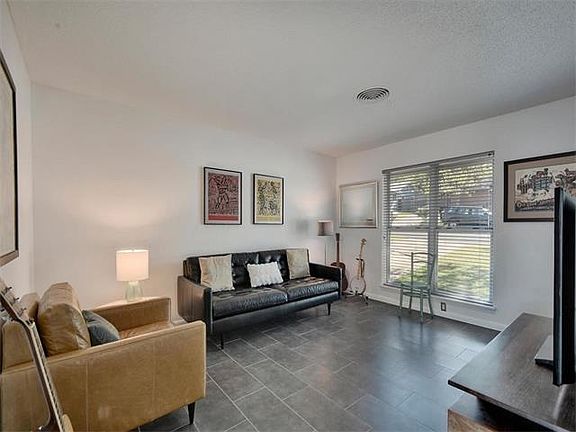 4th image of 5300 Gladstone Dr