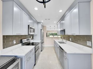 21207 Lago Circle, Boca Raton, FL 33433