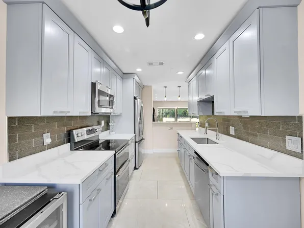 21207 Lago Circle, Boca Raton, FL 33433