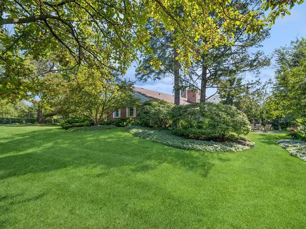 90 Wagner Rd, Northfield, IL 60093