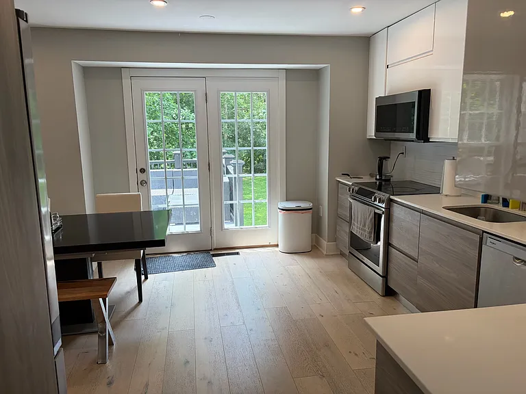 5606 Sutherland Ct — Photo 3