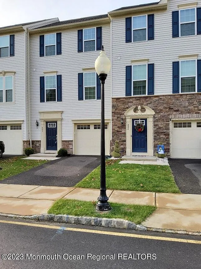 2 bed, 2.5 bath, 1696 sqft, $3,150 — Photo 1