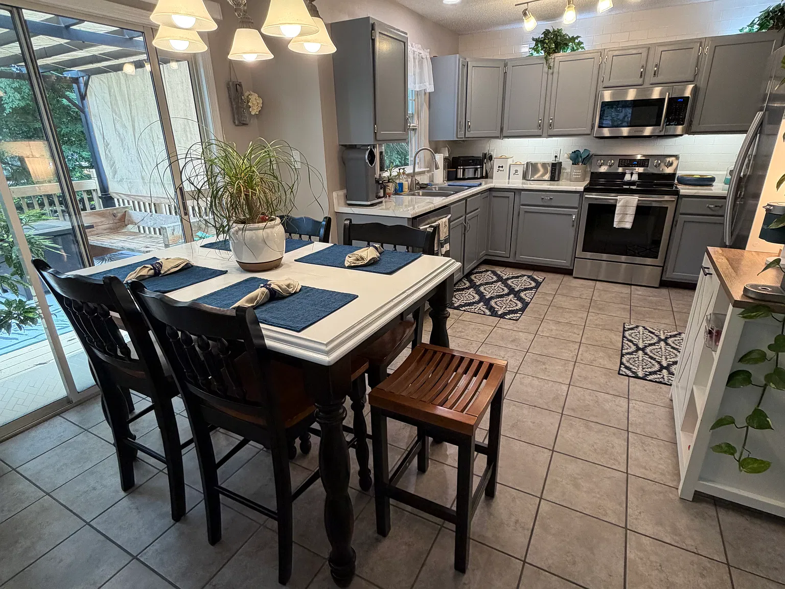 3 bed, 2.5 bath, 1700 sqft, $875 — Photo 3