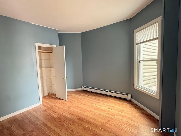 715 Noble Ave — Photo 6