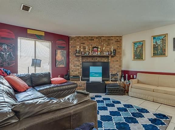 3rd image of 2766 Villa Woods Cir