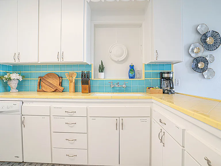 4027 Beach Dr SW #1 — Photo 8