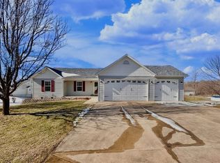 27117 Oak Ridge Ct, Warrenton, MO 63383