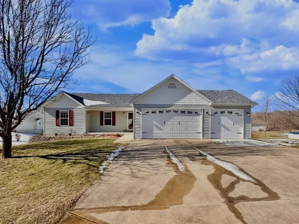 27117 Oak Ridge Ct, Warrenton, MO 63383