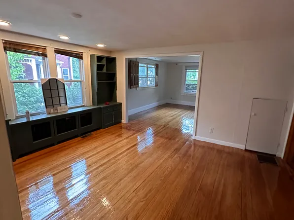 16 Adams St #1R, Chicopee, MA 01013