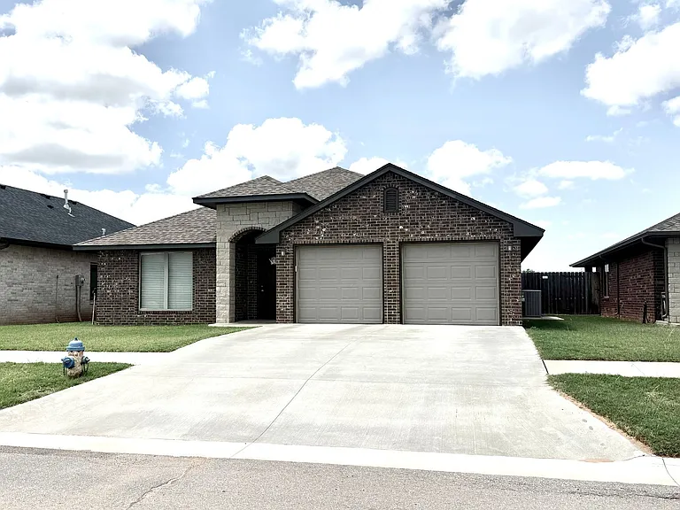 2107 Valley View Rd — Photo 3