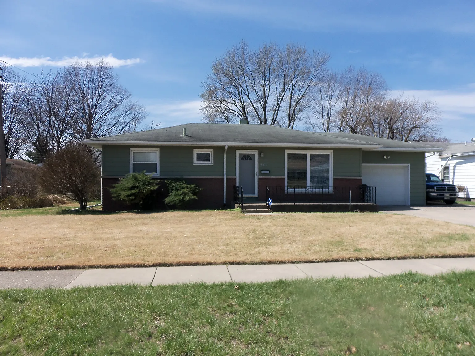 2816 Macarthur Ave photo 1