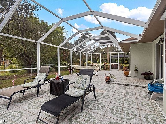 4th image of 1814 SW 18th Ter