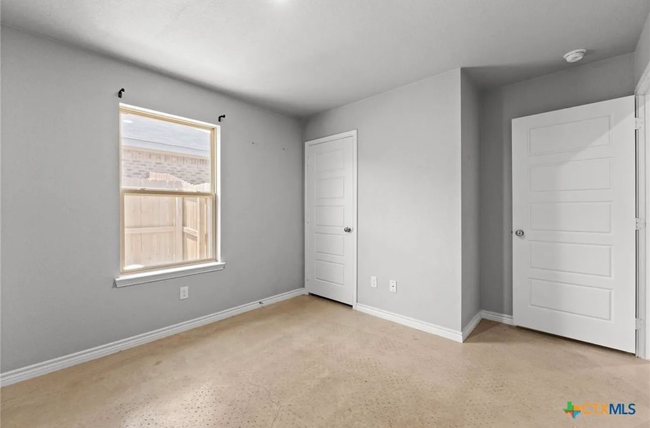 3 bed, 1566 sqft, $533 — Photo 3