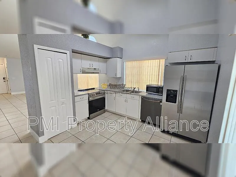 3 bed, 2.0 bath, 1258 sqft, $2,425 — Photo 4