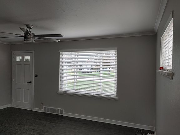 Large Livingroom New paint Ceiling fan and blinds