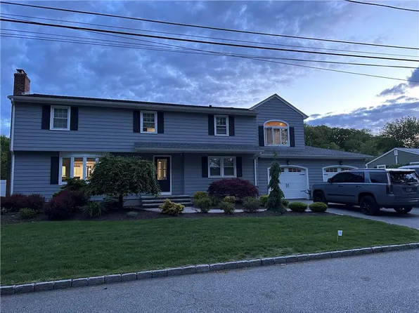 21 Kennedy Dr, Warwick, RI 02889