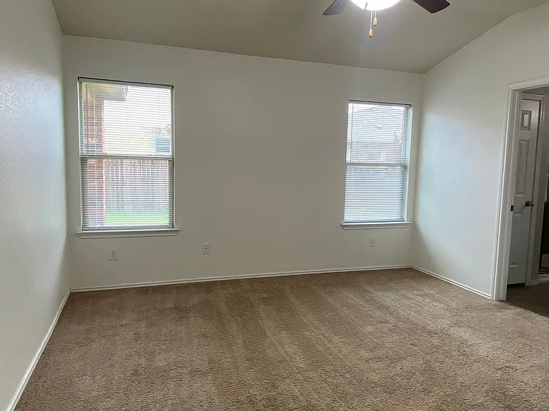 6011 Ambrose Cir — Photo 10