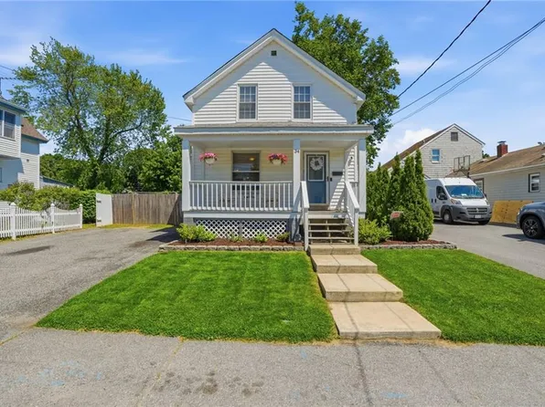 34 Lake Ave, Barrington, RI 02806